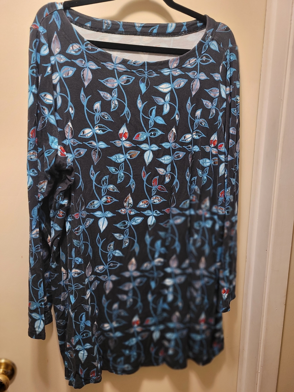 Women’s Long-Sleeve Floral Vine Tunic — Blue Pattern